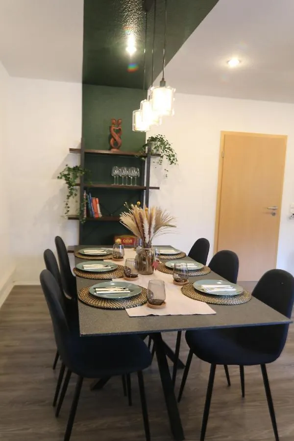 Urban Lodge Erlangen I Superzentral I Free Parking I Wlan I Netflix 0*,  Germany